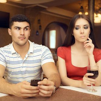 Study: Android Users Very Likely To Negatively Judge A Date Using An iPhone (And Vice Versa)