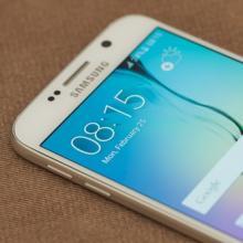 Rumor: Samsung Preparing To Debut Galaxy S6 Plus Smartphone Soon