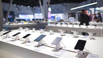 wireless-carriers-temporary-changes-retail-stores